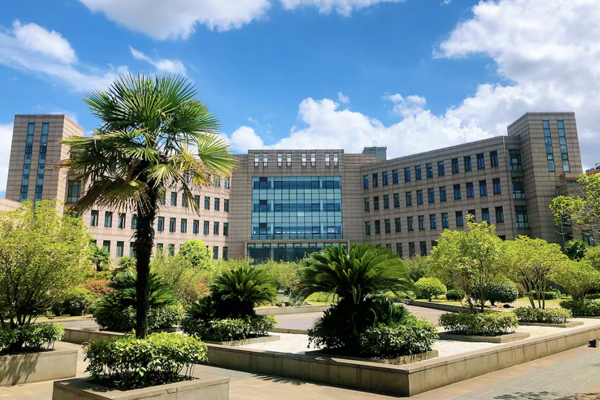苏州联外复读学校_学校教学楼环境