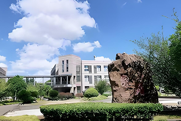 学校一侧环境