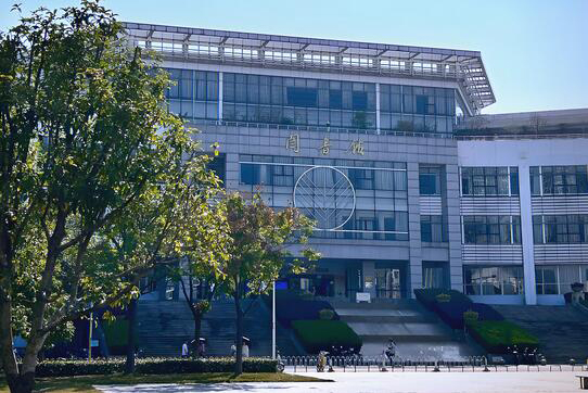 中南财经政法大学国际本科_学校环境9