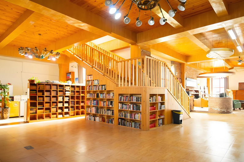 青島銀河學校_圖書館環境