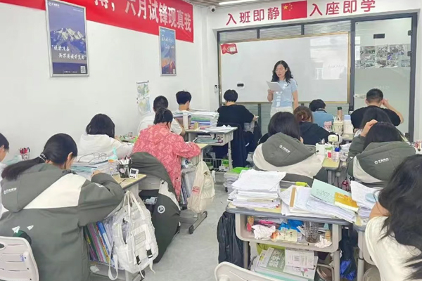 校区老师授课场景展示