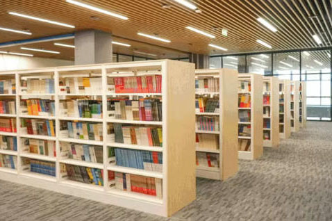 深圳華朗學校復讀部_學校圖書館環(huán)境
