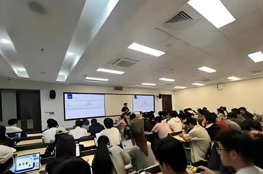 一路職通_老師線下授課場景