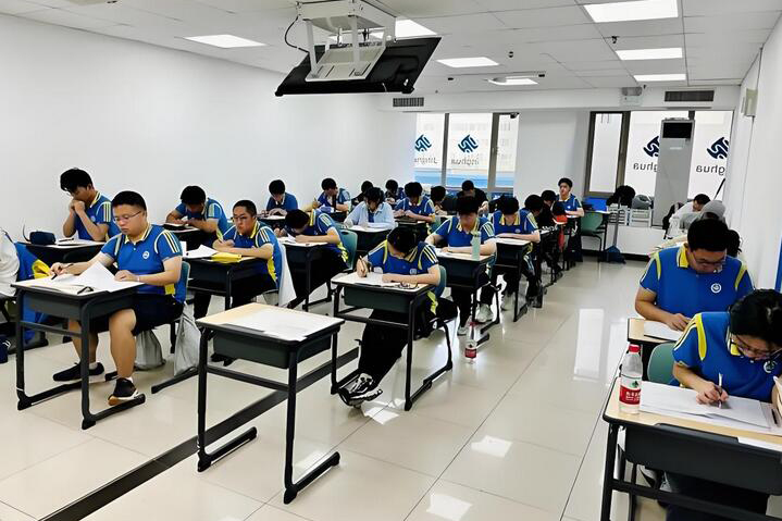 北京精华复读学校_考试场景
