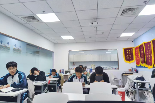 校区学员上课场景展示