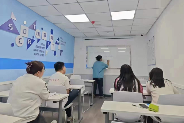 北京锐思教育_校区老师授课场景展示