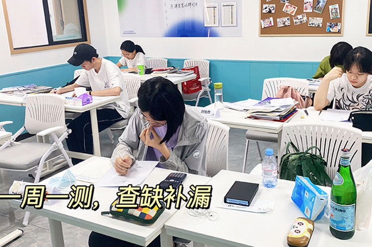 重庆新航道锦秋国际A-Level_学生学习相册