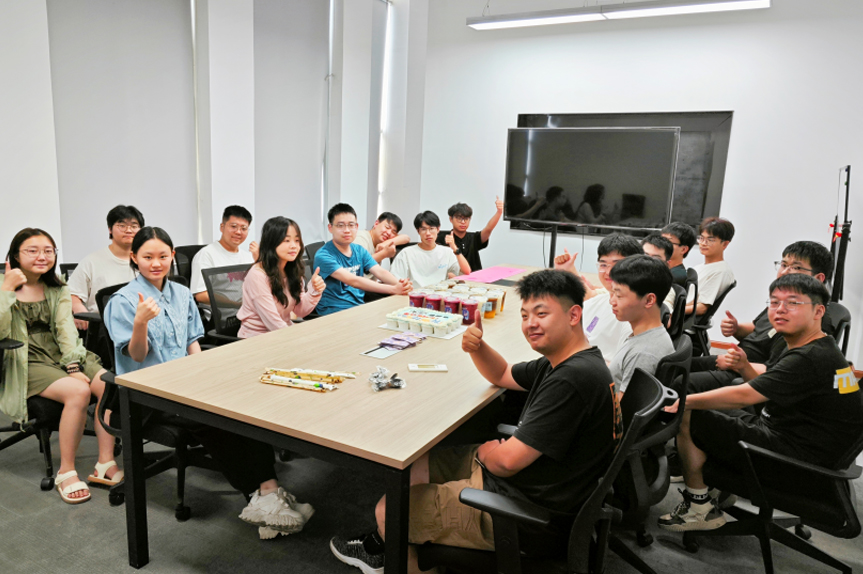 成都黑格子视界教育_开会环境