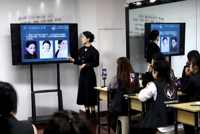 青島韓辰美妝培訓學校_講課環境