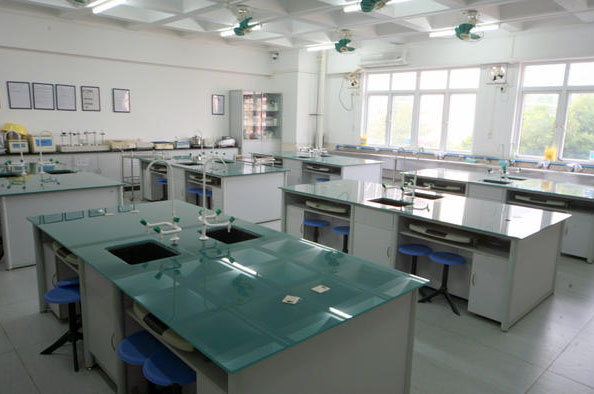 学校实验室环境