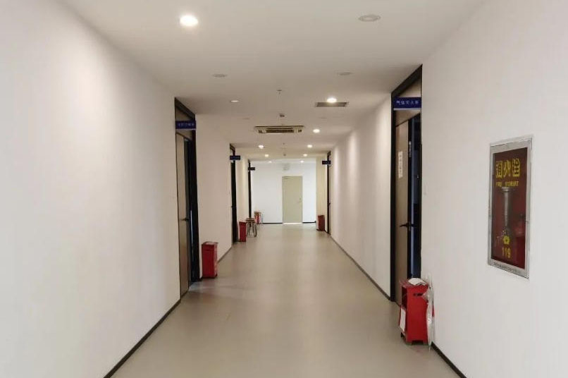 学校教室门口环境