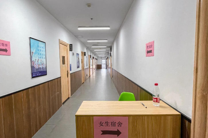 广州华赋铭师_学校宿舍走廊环境