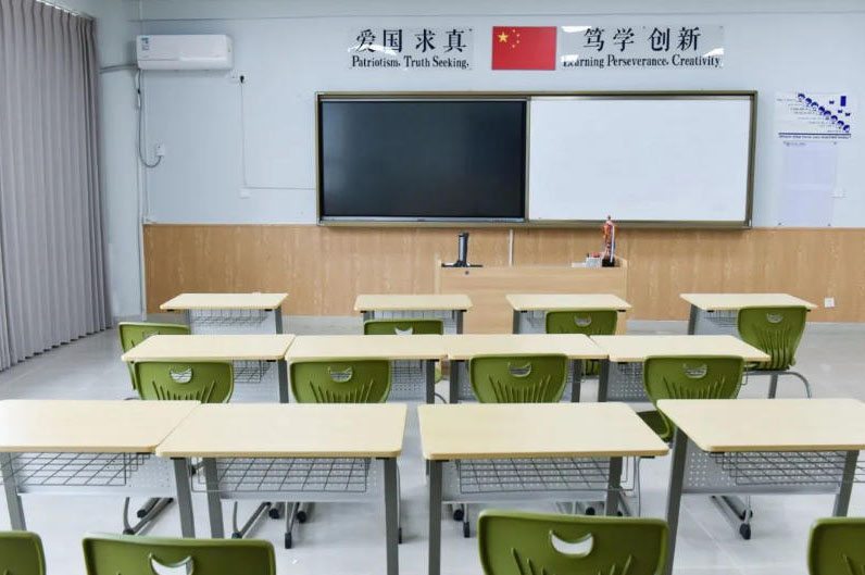 深圳富源英美学校_上课教室环境