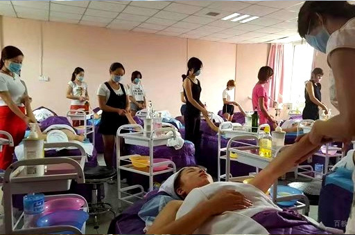 西安兰梦化妆美发学校_教师指导环境