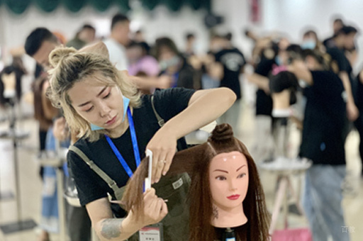 西安兰梦化妆美发学校_学员练习环境