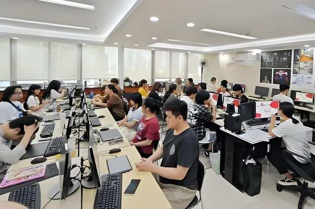 深圳繪學(xué)霸培訓(xùn)機(jī)構(gòu)_學(xué)員上課場(chǎng)景