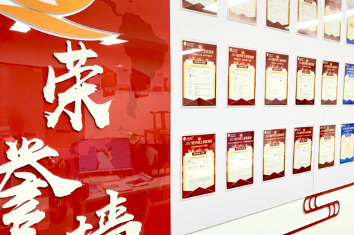 福建启航学校_学校荣誉墙环境