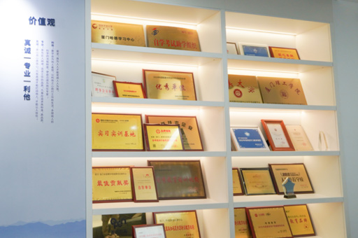 学校荣誉墙环境