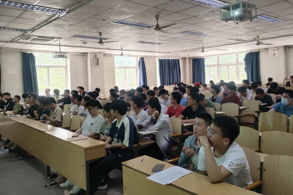 校区学员上课场景展示
