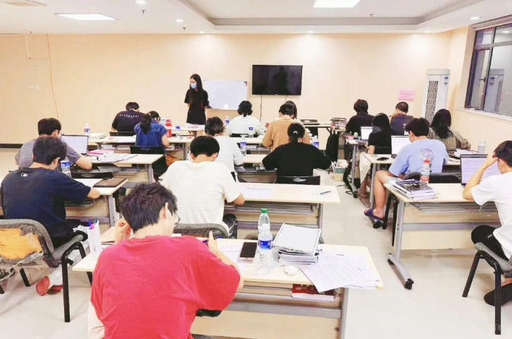 广州赢未来留学_学员上课场景1