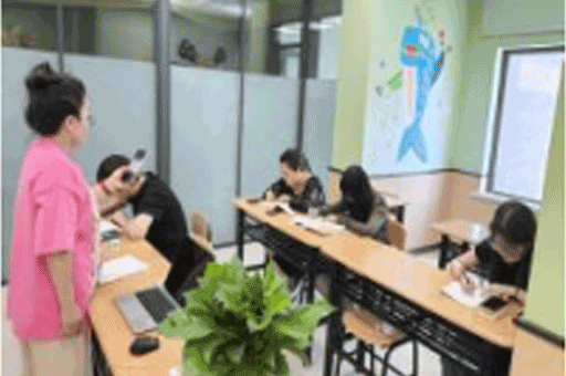 乌鲁木齐青葵教育_上课指导环境