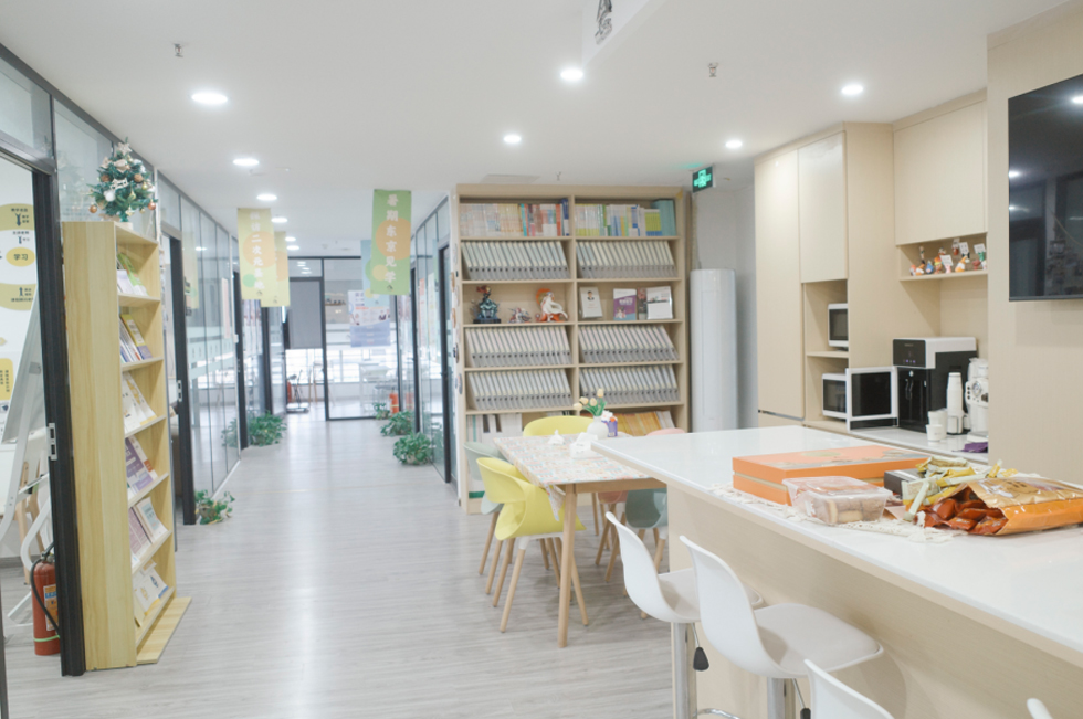 成都一心町外语培训学校_机构走廊环境