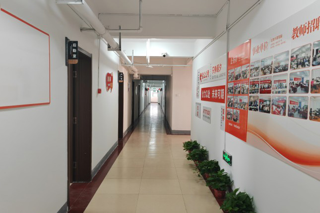 学校走廊环境