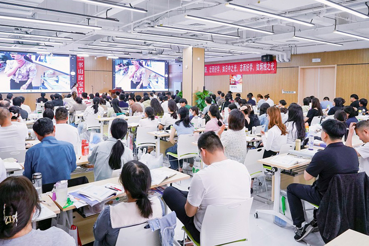 武汉人民医学网_校区课堂场景展示