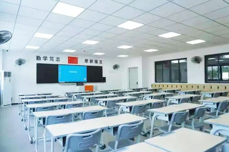 加拿大皇冠中学上海中心_教室环境图片