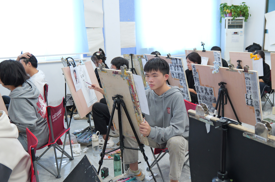 石家庄国培美术培训学校_机构环境1