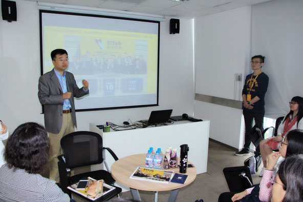 深圳51Talk香港升学中心_老师上课场景