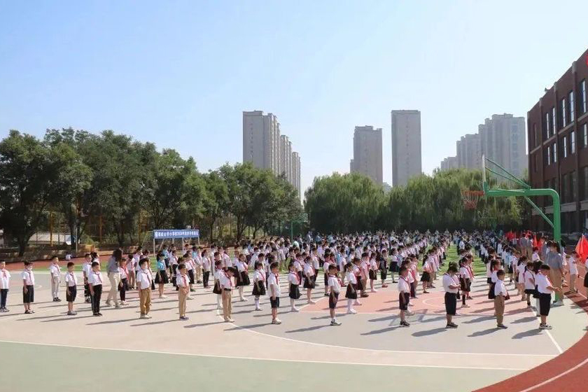 太原尊成国际教育学校_操场环境2