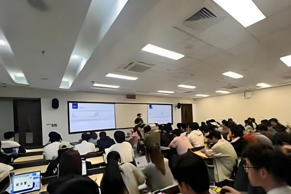 校区学员上课场景展示