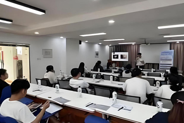 校区学员上课场景展示
