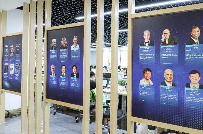 太原艾思云课堂_相册墙环境