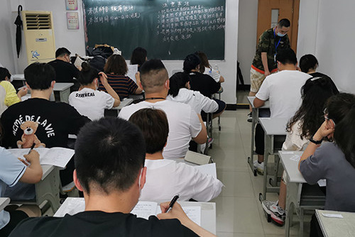 上海先劲教育学院_教室环境