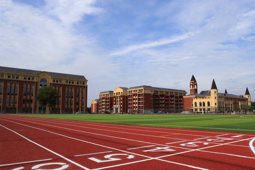 济南枫叶国际学校_操场环境2