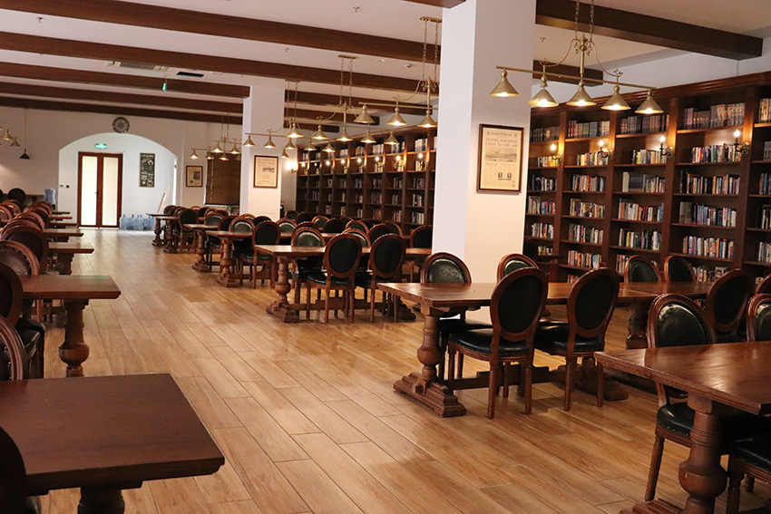 上海励滕伯克曼学校_图书馆环境图片