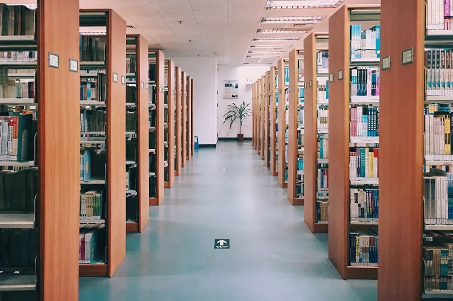 学校图书馆环境