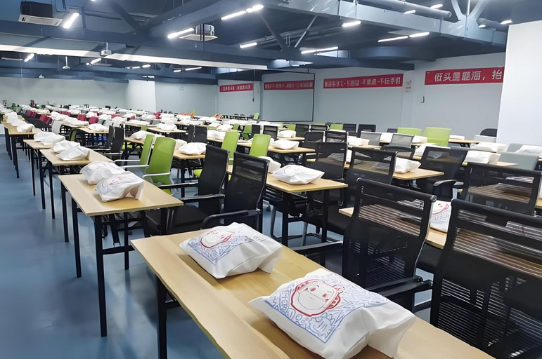 高顿去保研_教室环境