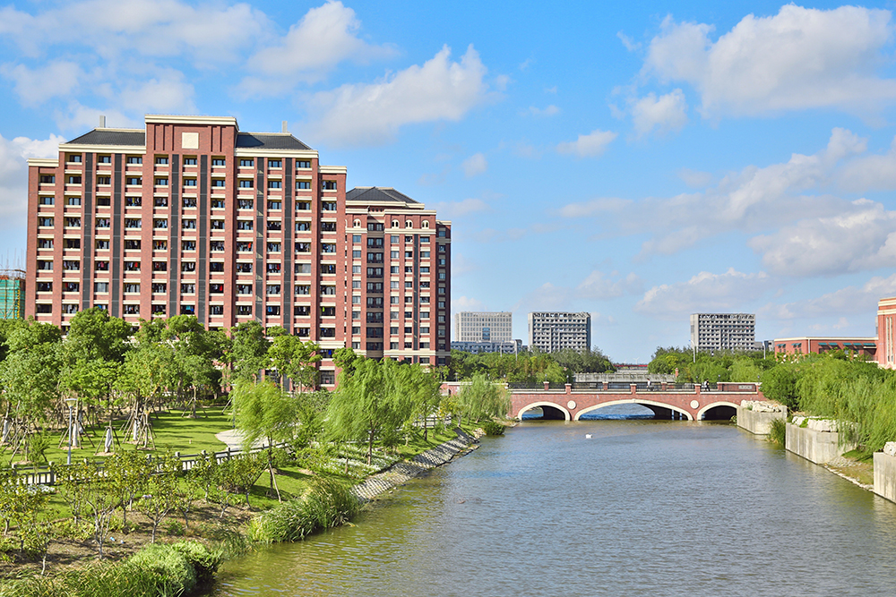 上海建桥融中_学校环境图