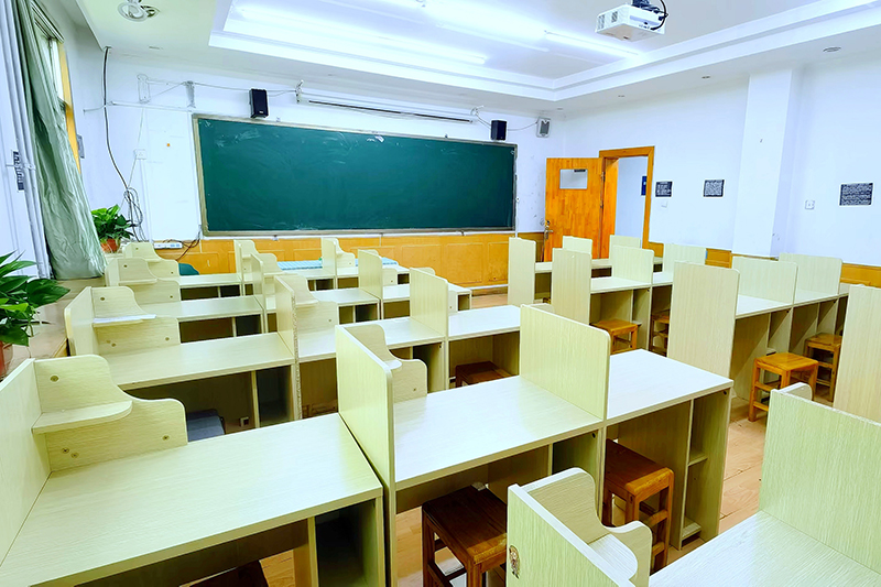 济南震华学校_教室环境