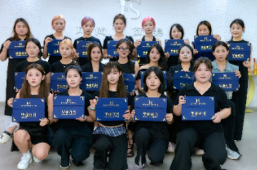 西安风尚化妆美甲培训学校_学员合照