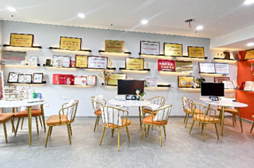 西安风尚化妆美甲培训学校_接待区环境