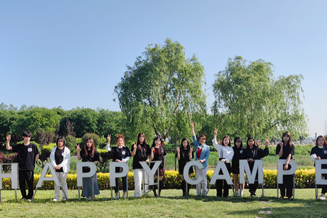 太原美恪化妆学校_合照环境