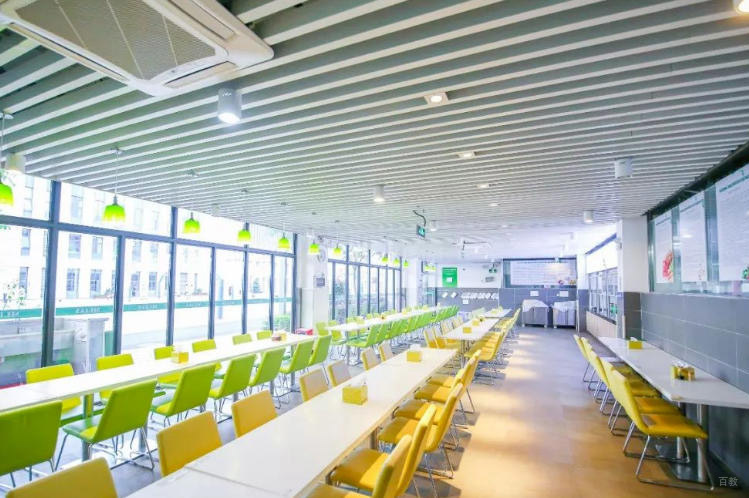 深圳枫叶国际学校_学校食堂环境