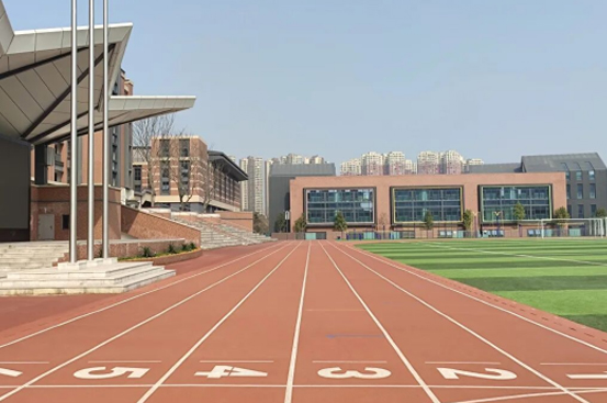 天府实外高级中学中日直通车项目_操场环境2