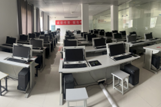 南昌云帆教育_电脑室环境