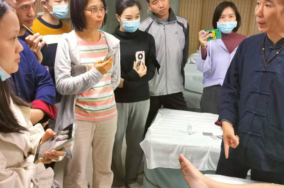 广州润贤中医学堂_老师上课场景