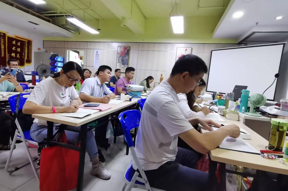广州润贤中医学堂_学员上课场景1